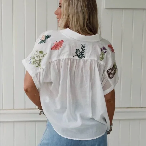 Embroidered White Short-Sleeve Peasant Top - Picture 4 of 9